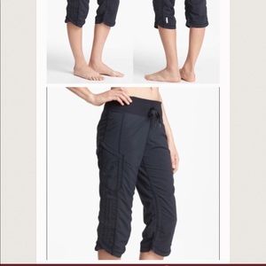 Zella Navy Ruched Capri pants